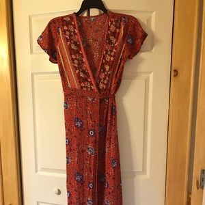 Super pretty wrap dress perfect for summer